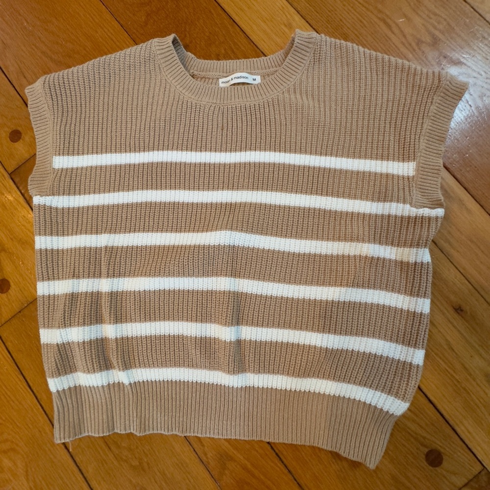 MOON and MADISON Sleeveless stripe Sweater Medium NEW Soft Flattering St…
